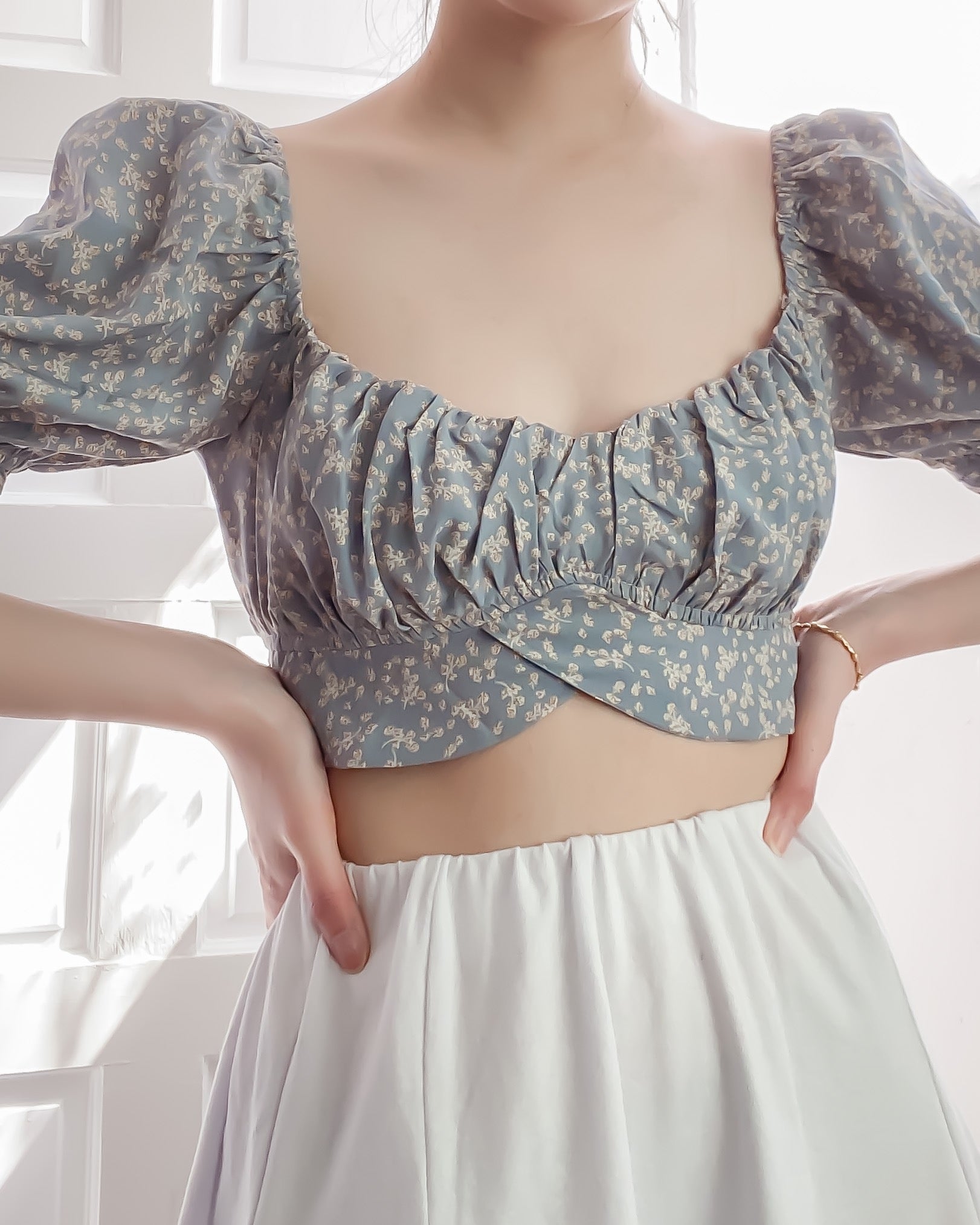Irina Floral Tied Crop Top w/ Puff Sleeves - Skies Blush