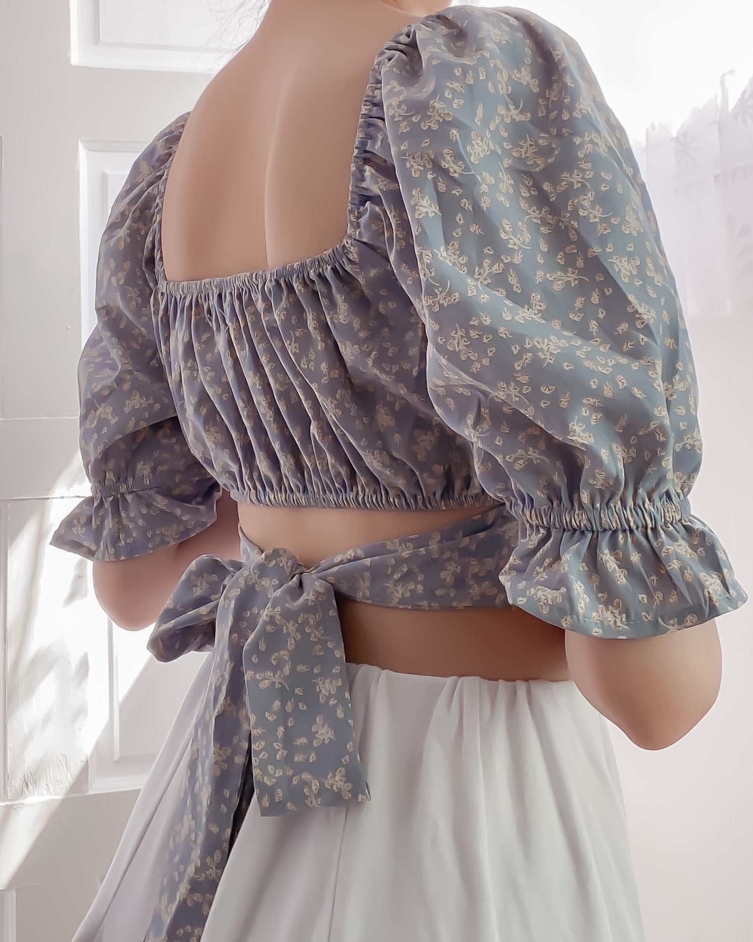 Irina Floral Tied Crop Top w/ Puff Sleeves - Skies Blush
